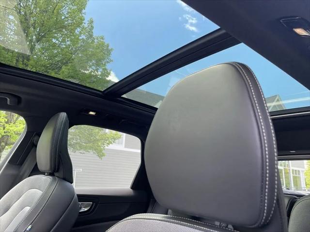 2024 Volvo XC60 Recharge T8 Ultimate Dark Theme