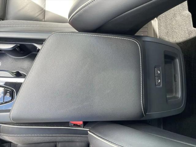 2024 Volvo XC60 Recharge T8 Ultimate Dark Theme