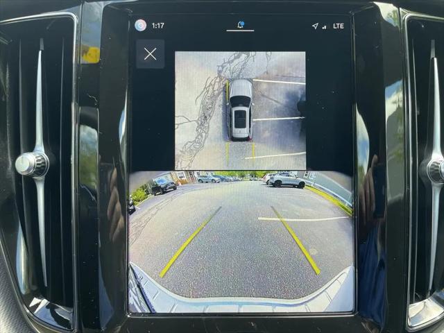 2024 Volvo XC60 Recharge T8 Ultimate Dark Theme