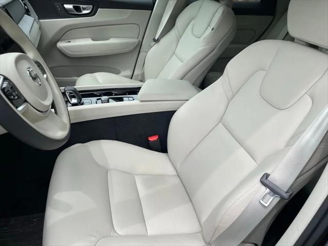 2024 Volvo XC60 B5 Plus Dark Theme