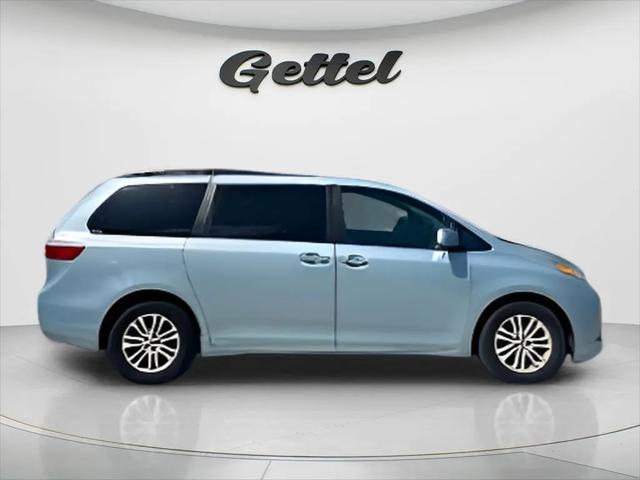2017 Toyota Sienna XLE 8 Passenger