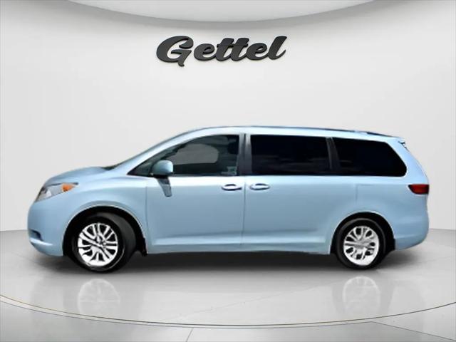 2017 Toyota Sienna XLE 8 Passenger