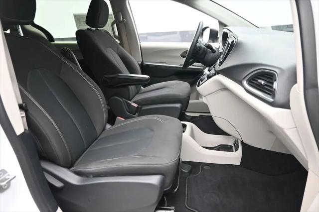2020 Chrysler Voyager LX