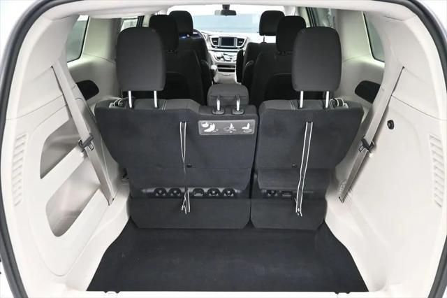 2020 Chrysler Voyager LX