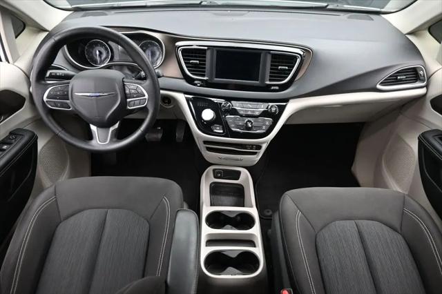 2020 Chrysler Voyager LX