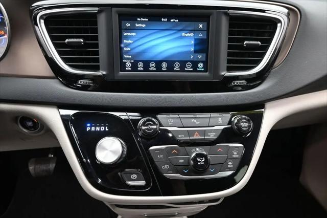 2020 Chrysler Voyager LX