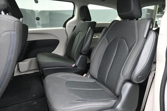 2020 Chrysler Voyager LX