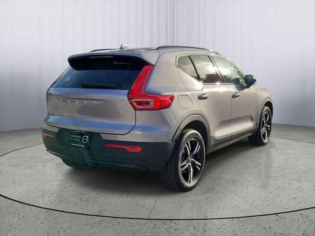 2026 Volvo XC40 Core, B4 FWD Gas (mild hybrid), Dark