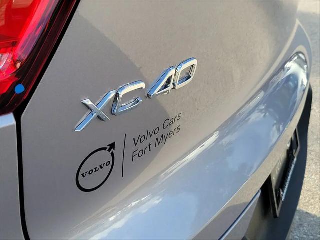 2026 Volvo XC40 Core, B4 FWD Gas (mild hybrid), Dark