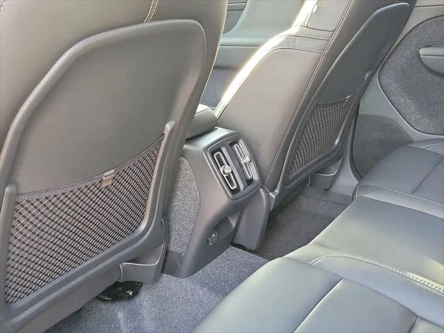 2026 Volvo XC40 Core, B4 FWD Gas (mild hybrid), Dark