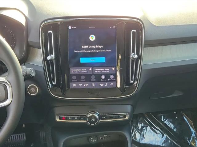 2026 Volvo XC40 Core, B4 FWD Gas (mild hybrid), Dark