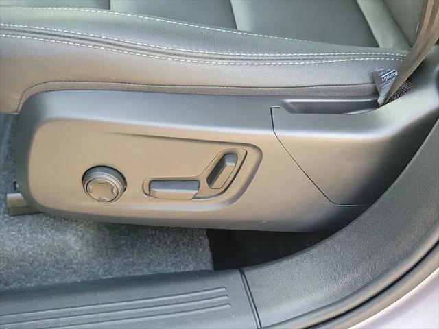 2026 Volvo XC40 Core, B4 FWD Gas (mild hybrid), Dark