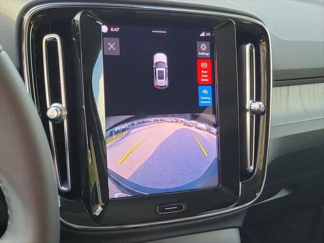 2026 Volvo XC40 Core, B4 FWD Gas (mild hybrid), Dark