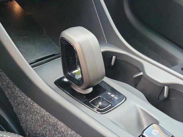 2026 Volvo XC40 Core, B4 FWD Gas (mild hybrid), Dark
