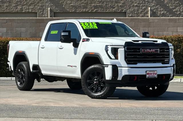 2025 GMC Sierra 2500HD 4WD Crew Cab Standard Bed AT4