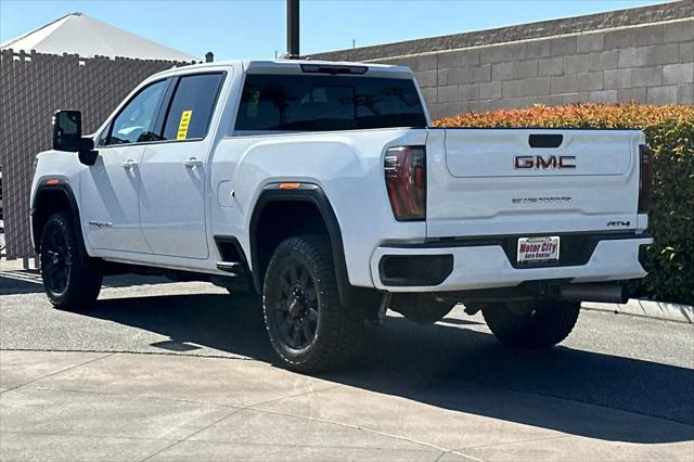 2025 GMC Sierra 2500HD 4WD Crew Cab Standard Bed AT4