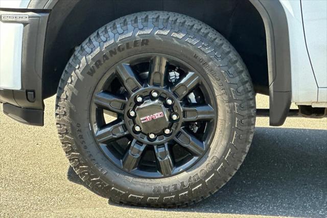 2025 GMC Sierra 2500HD 4WD Crew Cab Standard Bed AT4