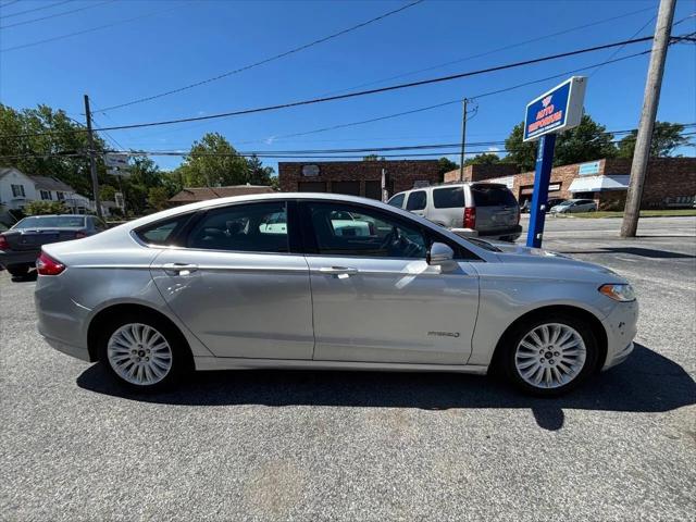 2016 Ford Fusion Hybrid SE