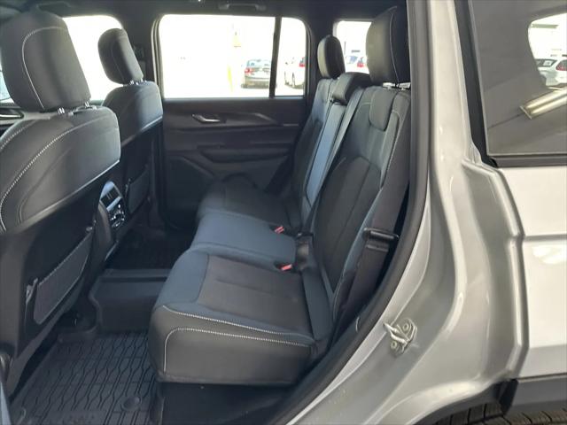 2026 Jeep Grand Cherokee Laredo 4x4