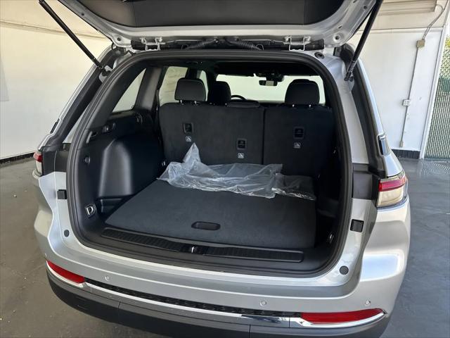 2026 Jeep Grand Cherokee Laredo 4x4