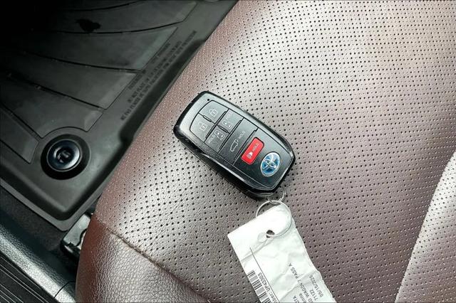 2023 Toyota Sienna Platinum