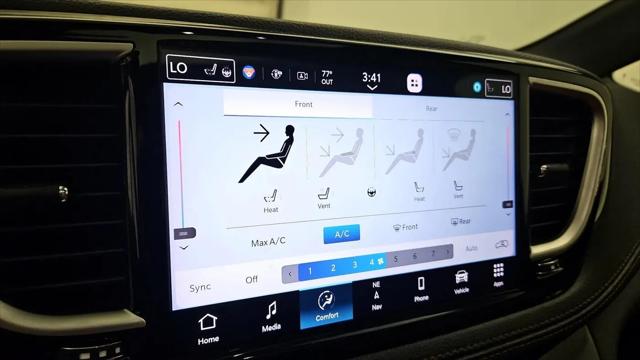 2024 Chrysler Pacifica Hybrid Pinnacle