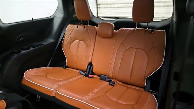 2024 Chrysler Pacifica Hybrid Pinnacle
