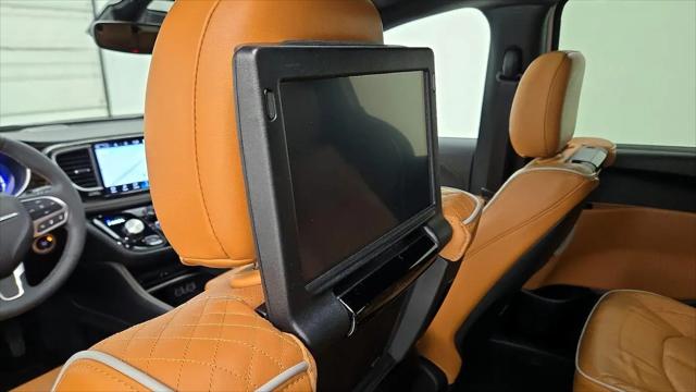 2023 Chrysler Pacifica Hybrid Pinnacle