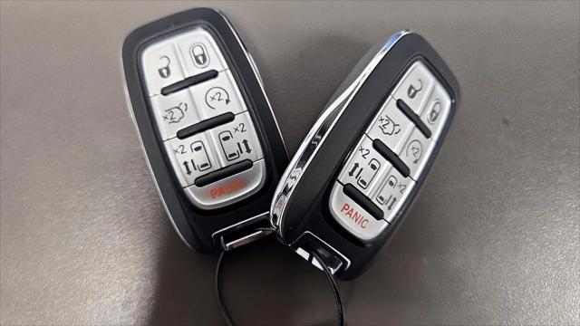 2023 Chrysler Pacifica Hybrid Pinnacle