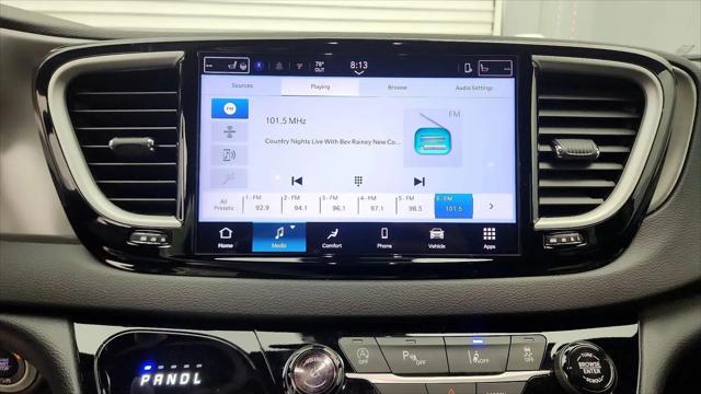 2025 Chrysler Pacifica Select