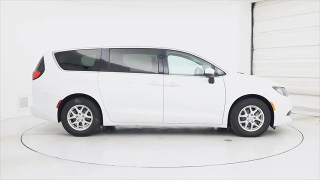 2017 Chrysler Pacifica LX
