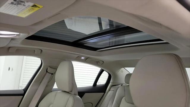 2023 Volvo S60 B5 Ultimate Bright Theme