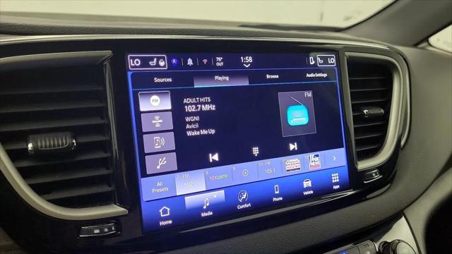 2025 Chrysler Pacifica Select