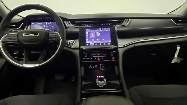 2023 Jeep Grand Cherokee Laredo 4x4