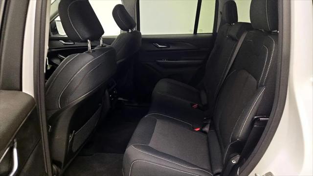 2023 Jeep Grand Cherokee Laredo 4x4
