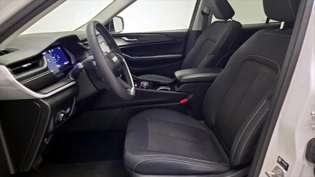 2023 Jeep Grand Cherokee Laredo 4x4