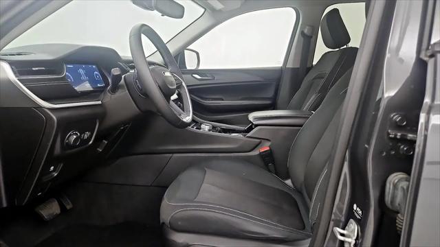 2023 Jeep Grand Cherokee Laredo 4x4