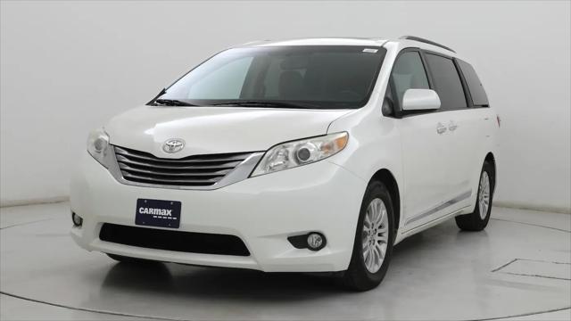 2017 Toyota Sienna XLE 8 Passenger