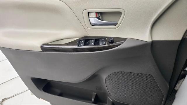 2017 Toyota Sienna XLE 8 Passenger