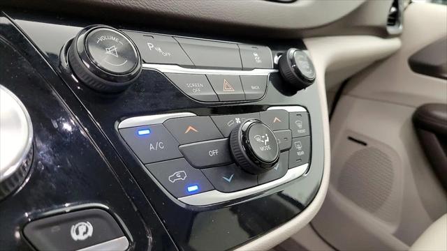 2017 Chrysler Pacifica Touring-L Plus