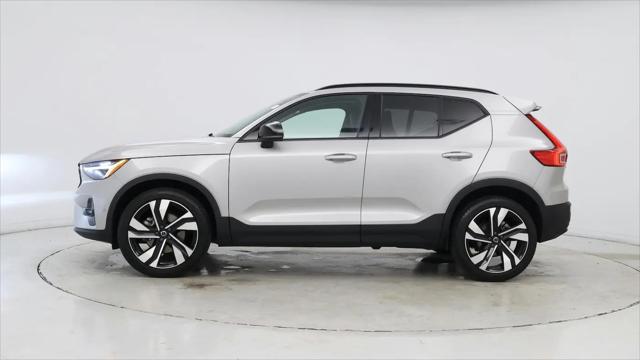 2023 Volvo XC40 B5 Plus Dark Theme