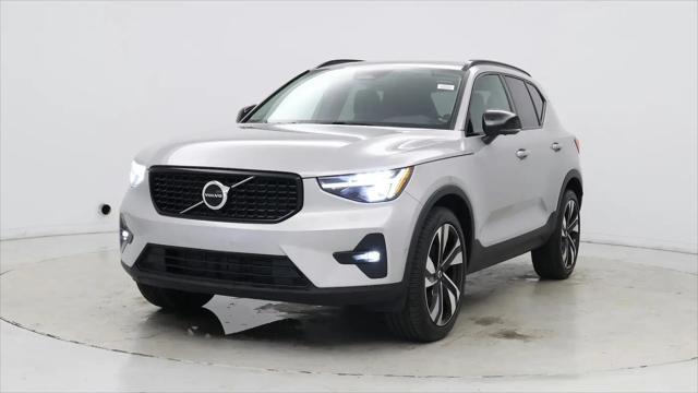 2023 Volvo XC40 B5 Plus Dark Theme