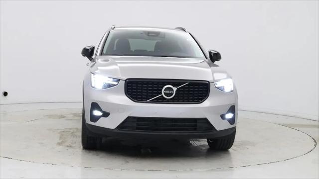 2023 Volvo XC40 B5 Plus Dark Theme