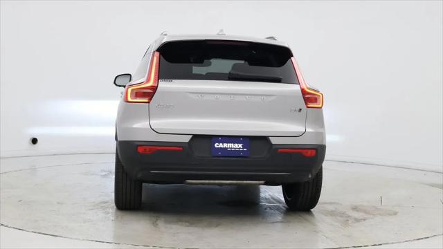 2023 Volvo XC40 B5 Plus Dark Theme