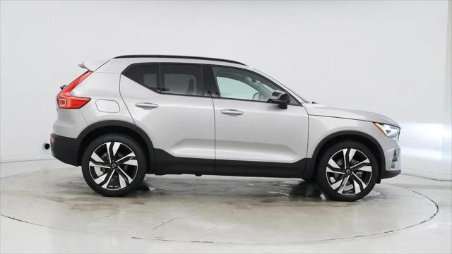 2023 Volvo XC40 B5 Plus Dark Theme