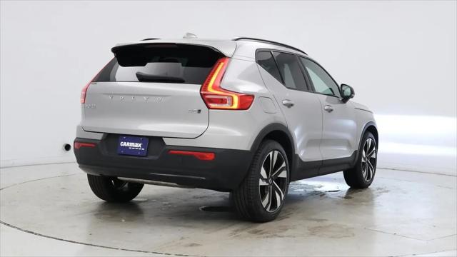 2023 Volvo XC40 B5 Plus Dark Theme