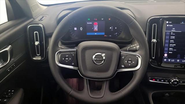 2023 Volvo XC40 B5 Plus Dark Theme