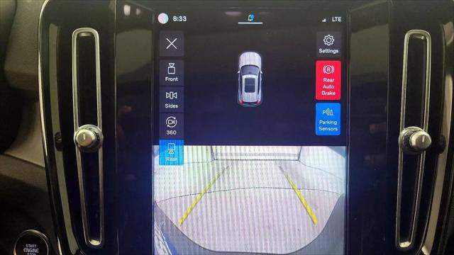 2023 Volvo XC40 B5 Plus Dark Theme