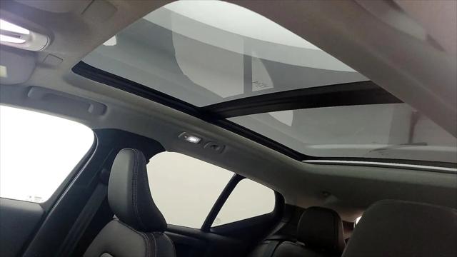 2023 Volvo XC40 B5 Plus Dark Theme