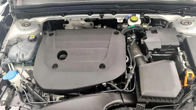 2023 Volvo XC40 B5 Plus Dark Theme